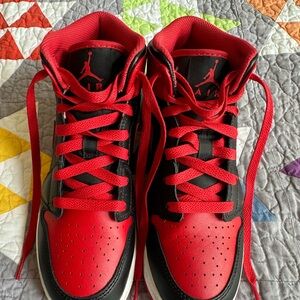 Air Jordan 1 Mid Black & Red